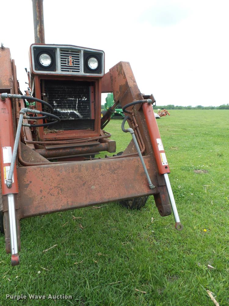 image for item J8634 1976 International 966 tractor