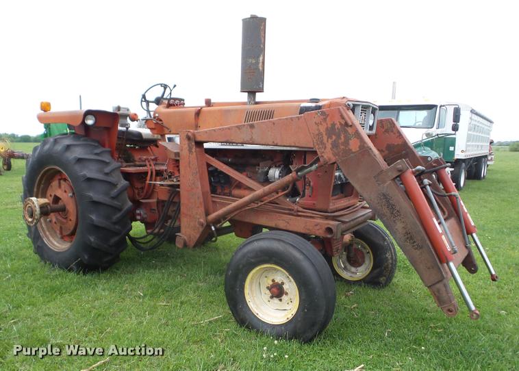 image for item J8634 1976 International 966 tractor