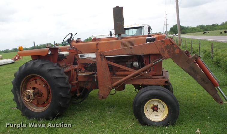 image for item J8634 1976 International 966 tractor