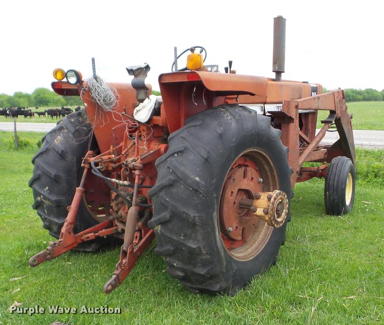 image for item J8634 1976 International 966 tractor