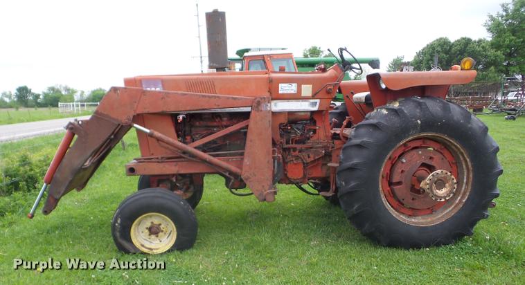 image for item J8634 1976 International 966 tractor