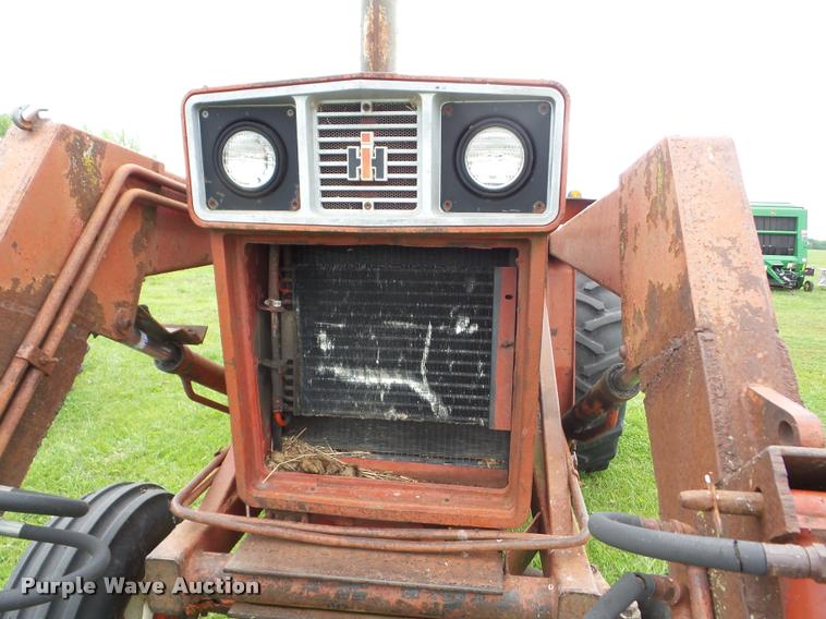 image for item J8634 1976 International 966 tractor