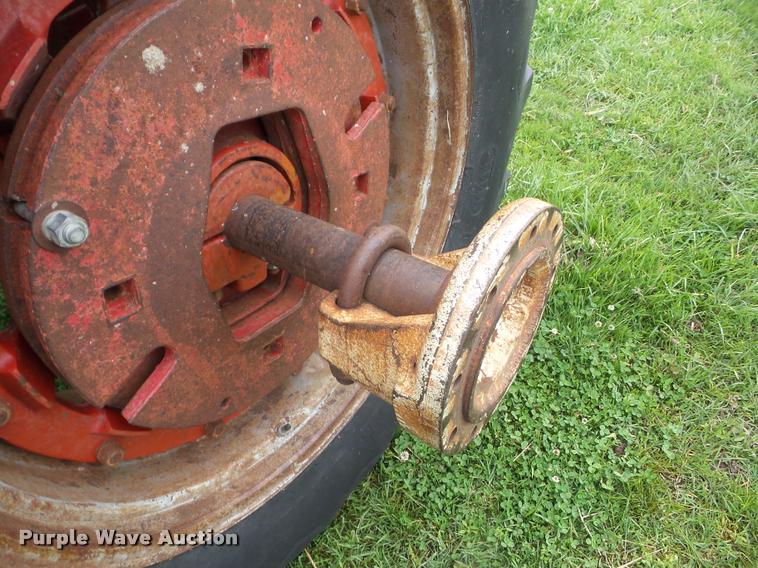 image for item J8634 1976 International 966 tractor