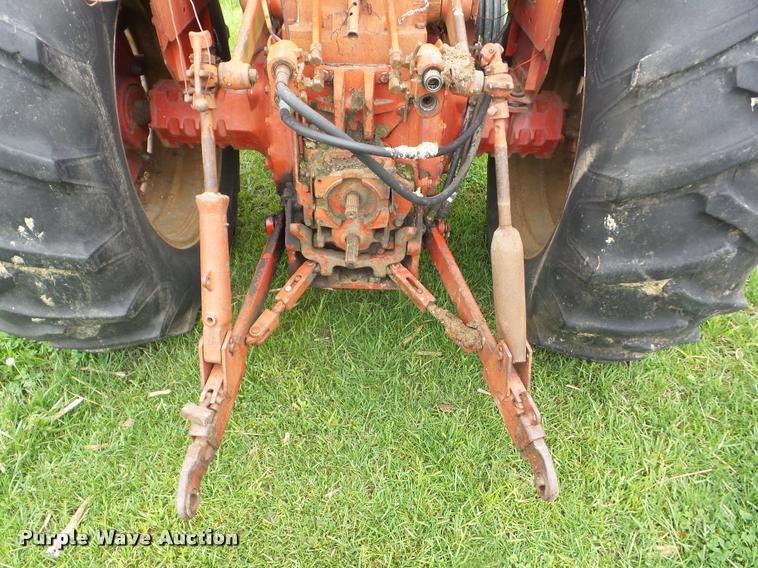 image for item J8634 1976 International 966 tractor