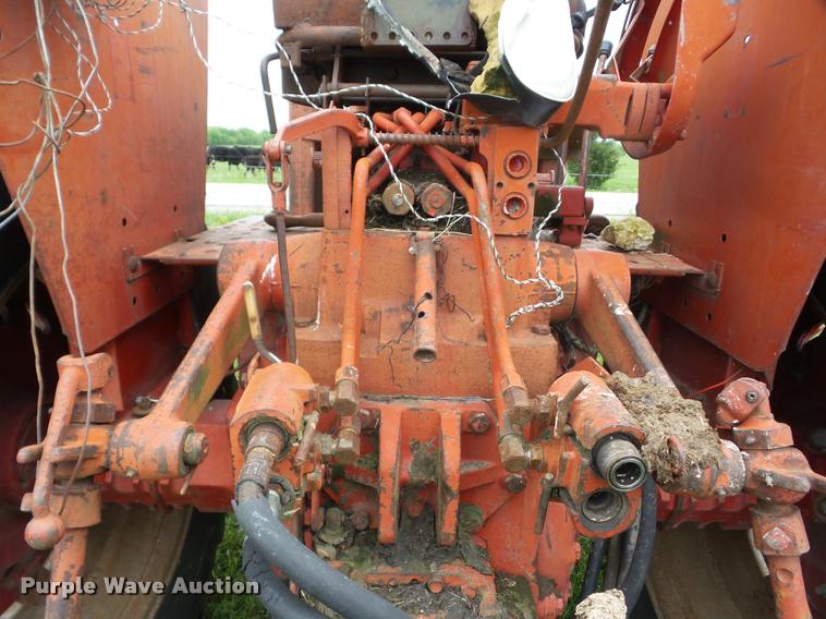 image for item J8634 1976 International 966 tractor