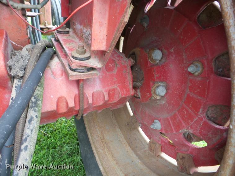 image for item J8634 1976 International 966 tractor