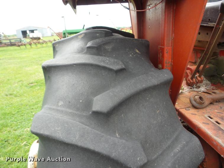 image for item J8634 1976 International 966 tractor