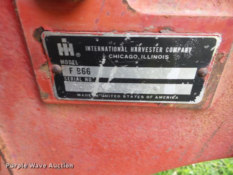 image for item J8634 1976 International 966 tractor