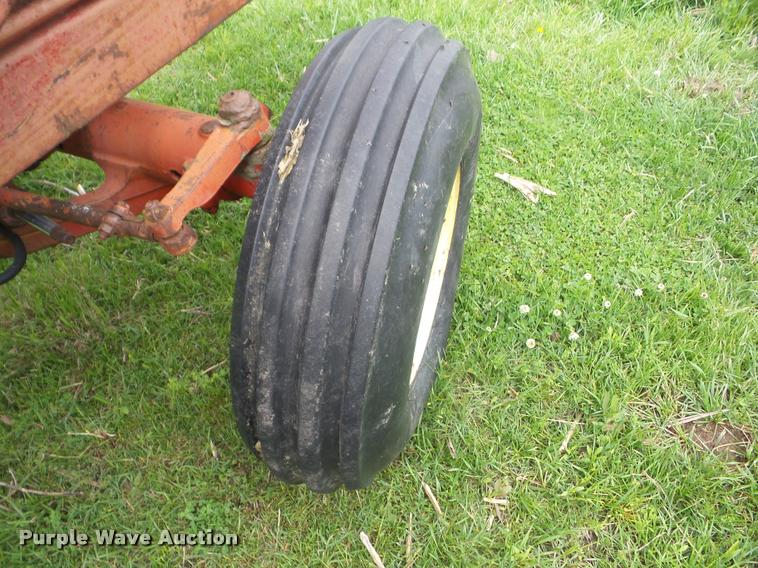 image for item J8634 1976 International 966 tractor