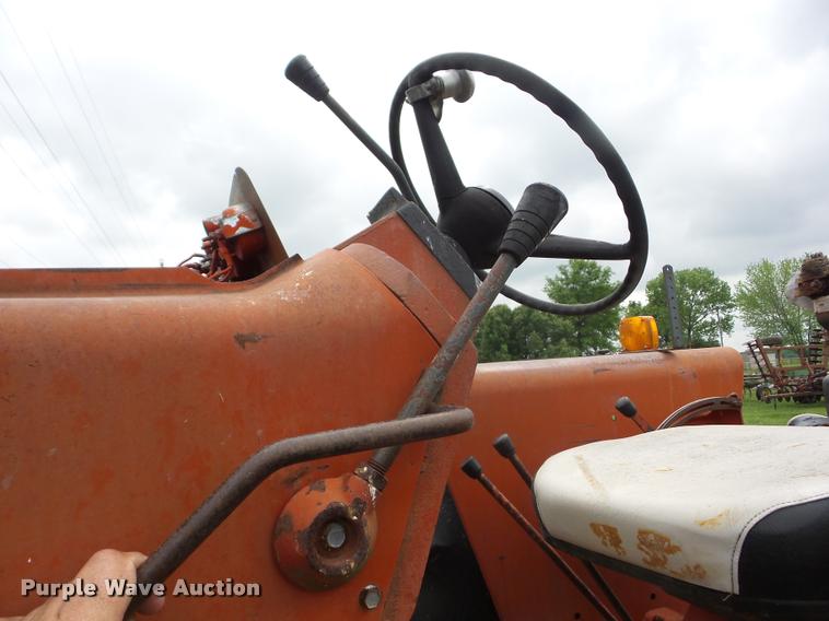 image for item J8634 1976 International 966 tractor