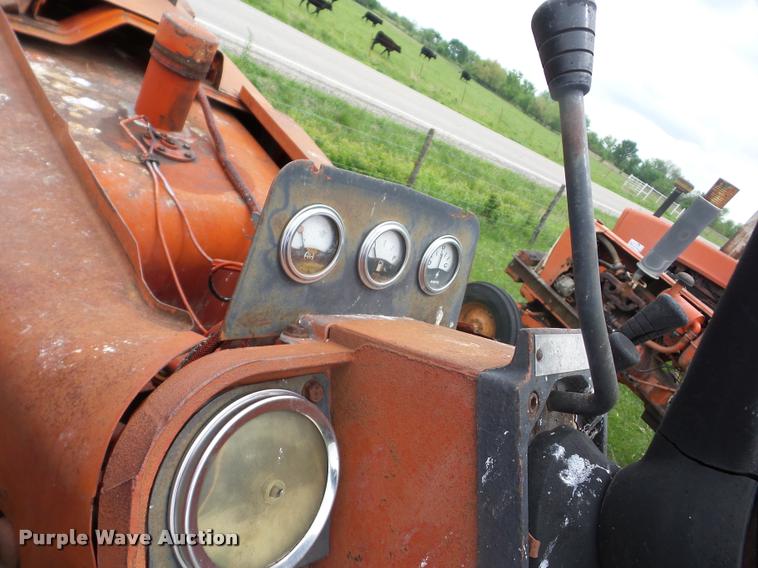 image for item J8634 1976 International 966 tractor