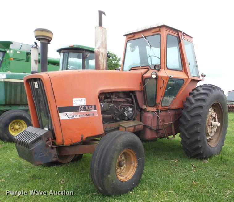 image for item J8636 1977 Allis Chalmers 7040 tractor