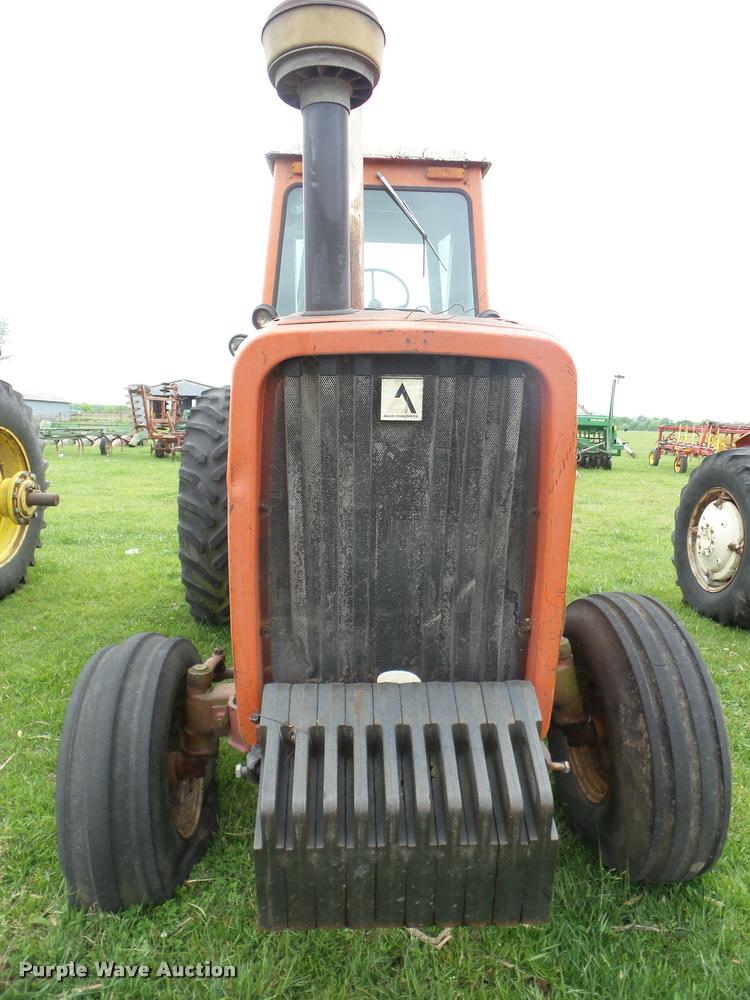 image for item J8636 1977 Allis Chalmers 7040 tractor