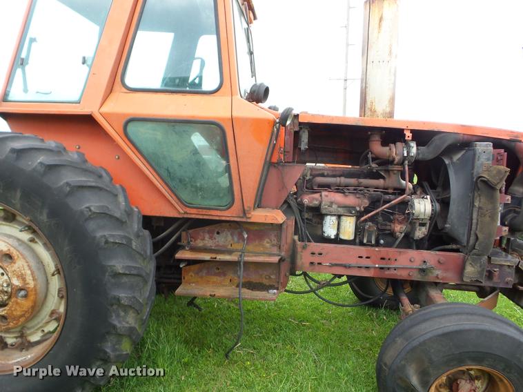 image for item J8636 1977 Allis Chalmers 7040 tractor