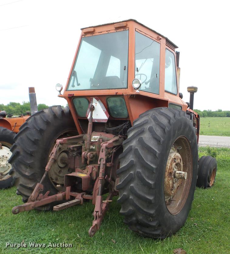 image for item J8636 1977 Allis Chalmers 7040 tractor