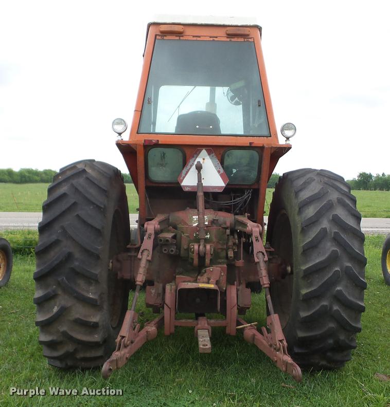 image for item J8636 1977 Allis Chalmers 7040 tractor