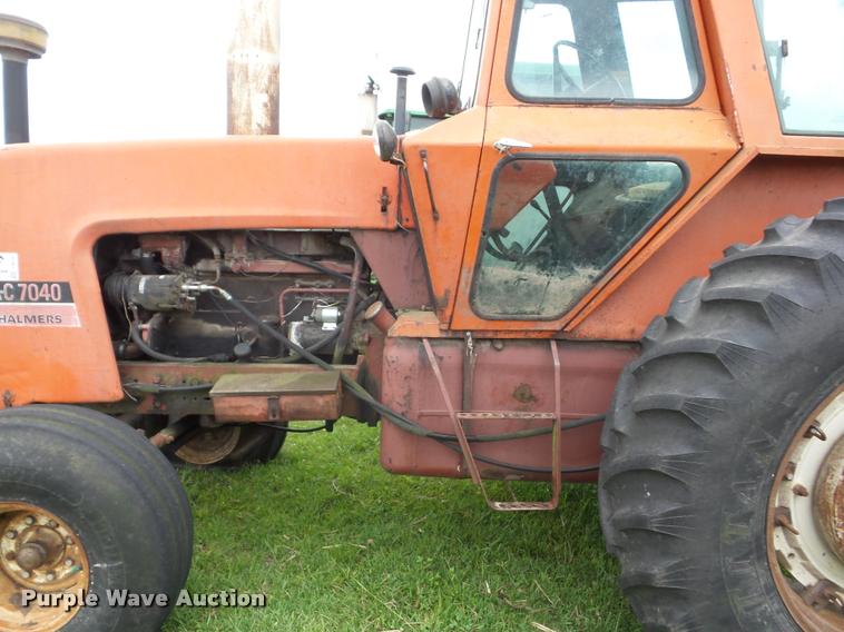 image for item J8636 1977 Allis Chalmers 7040 tractor