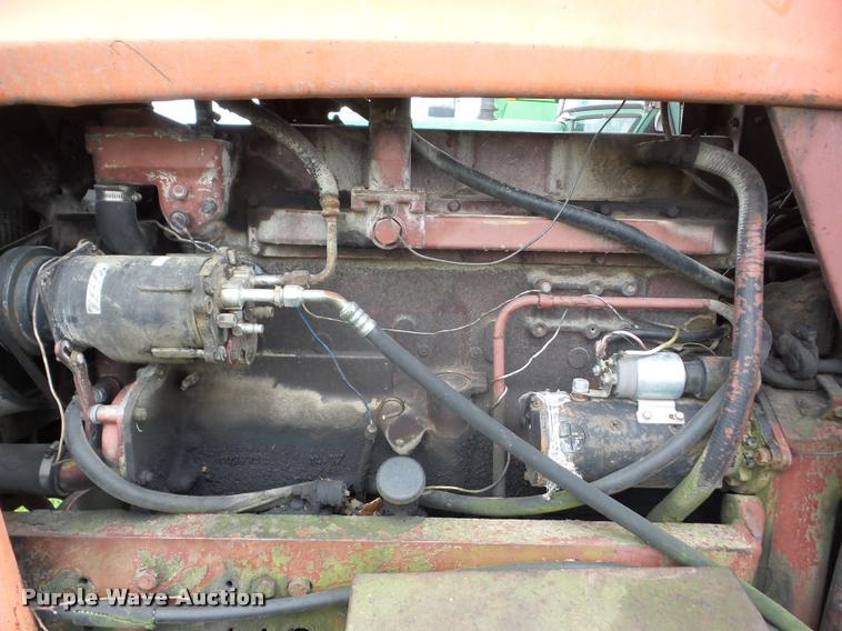 image for item J8636 1977 Allis Chalmers 7040 tractor