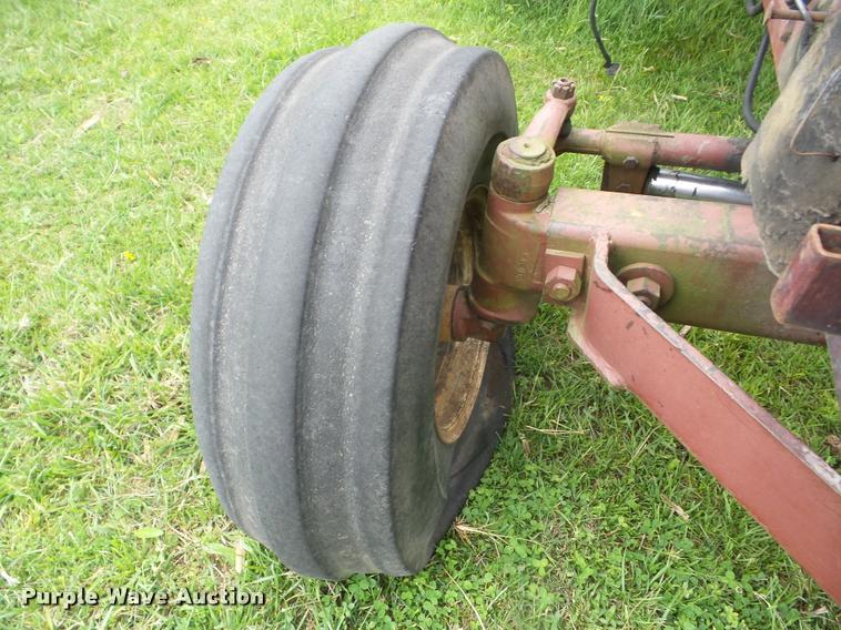 image for item J8636 1977 Allis Chalmers 7040 tractor
