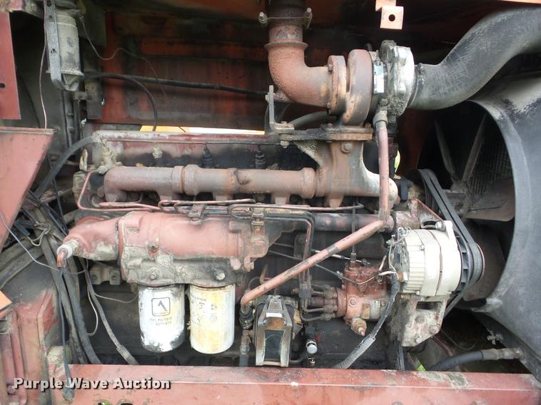 image for item J8636 1977 Allis Chalmers 7040 tractor