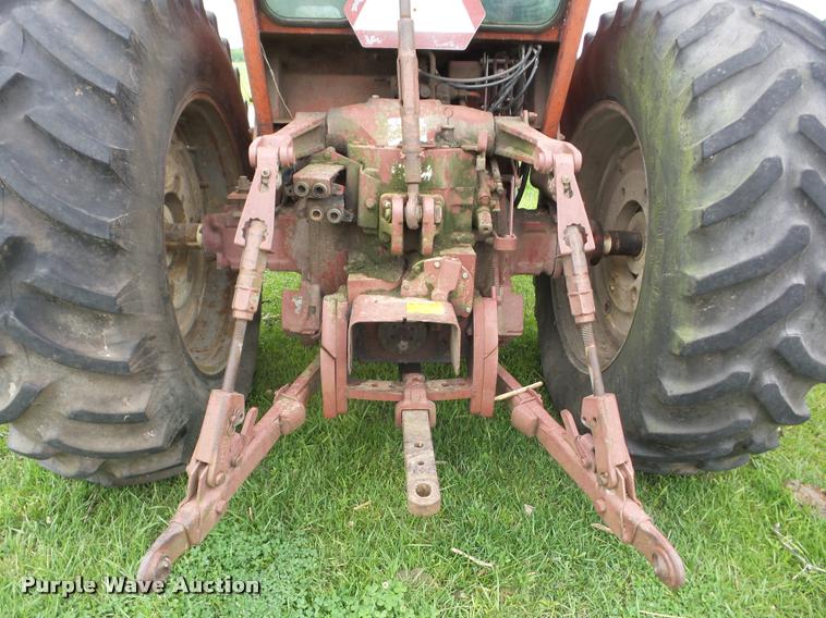 image for item J8636 1977 Allis Chalmers 7040 tractor