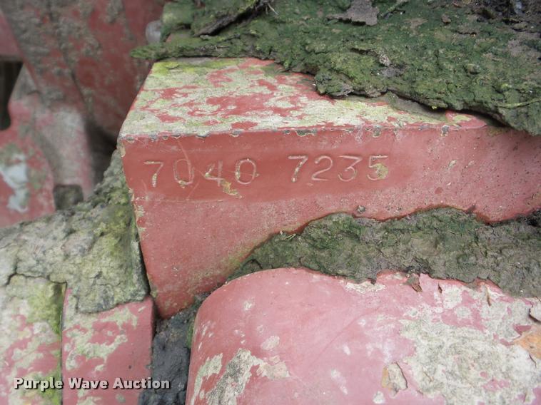 image for item J8636 1977 Allis Chalmers 7040 tractor