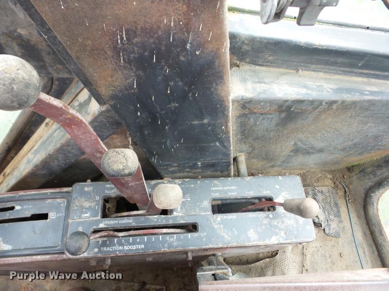 image for item J8636 1977 Allis Chalmers 7040 tractor