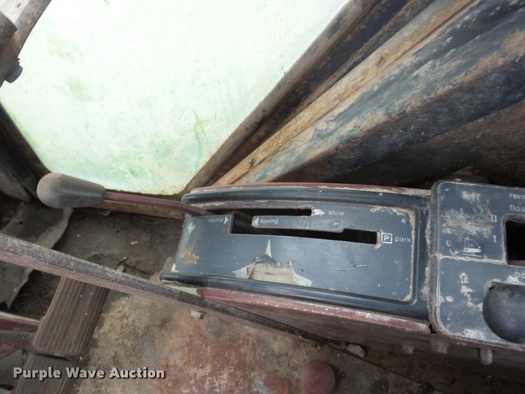 image for item J8636 1977 Allis Chalmers 7040 tractor