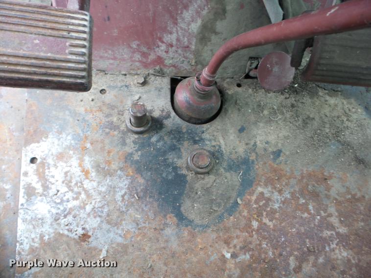 image for item J8636 1977 Allis Chalmers 7040 tractor