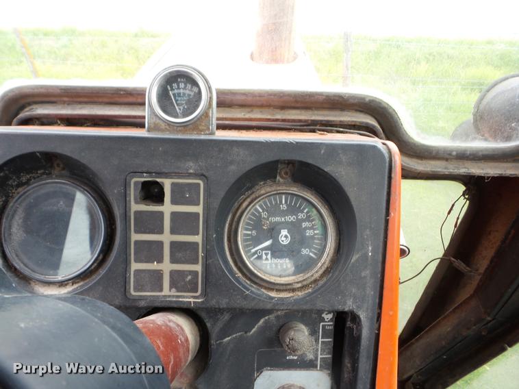 image for item J8636 1977 Allis Chalmers 7040 tractor