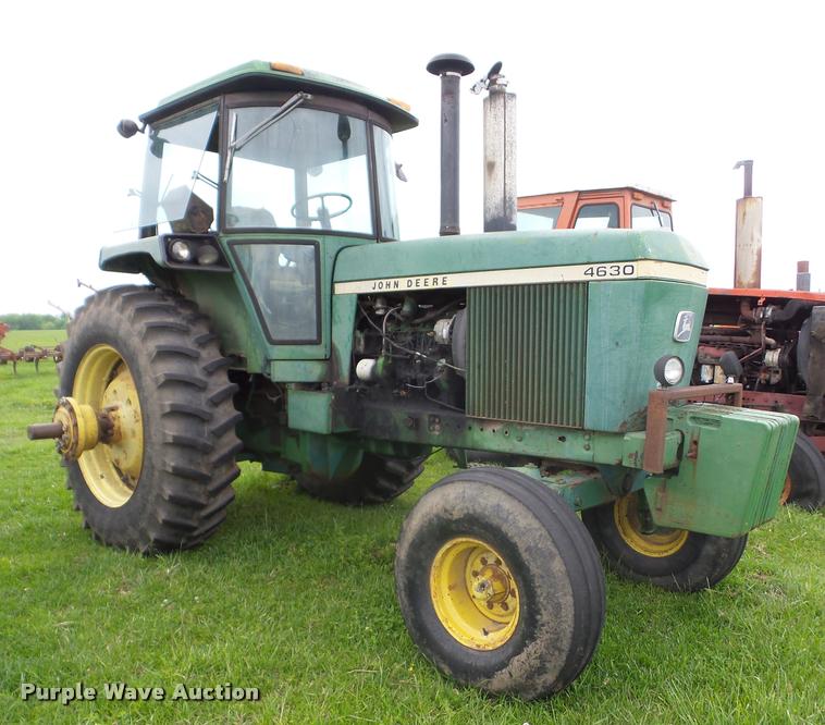 image for item J8637 1976 John Deere 4630 tractor