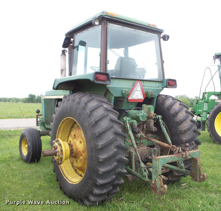 image for item J8637 1976 John Deere 4630 tractor