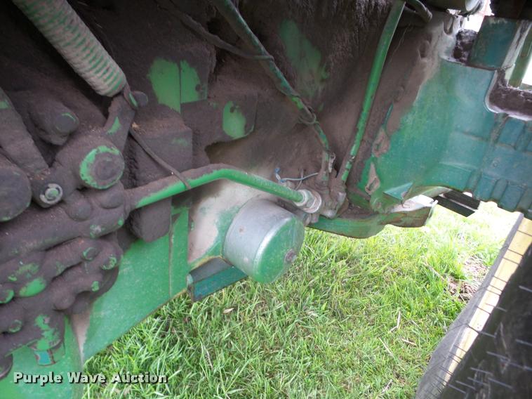 image for item J8637 1976 John Deere 4630 tractor