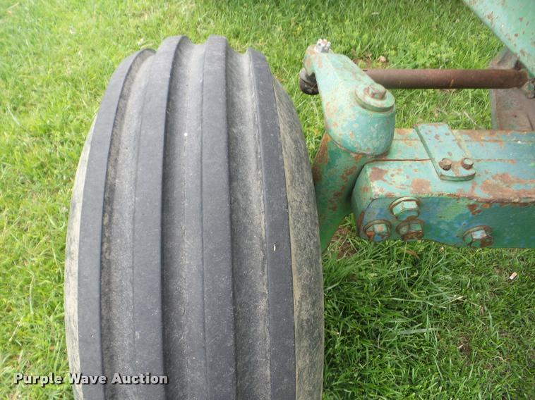 image for item J8637 1976 John Deere 4630 tractor