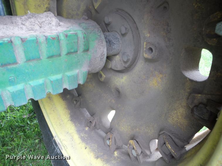 image for item J8637 1976 John Deere 4630 tractor