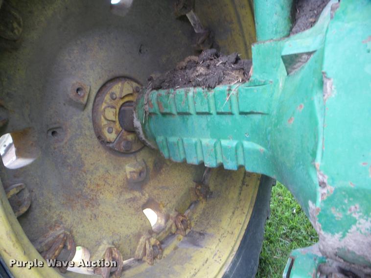 image for item J8637 1976 John Deere 4630 tractor