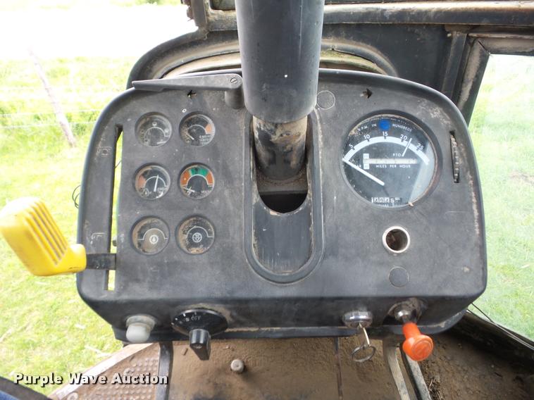 image for item J8637 1976 John Deere 4630 tractor