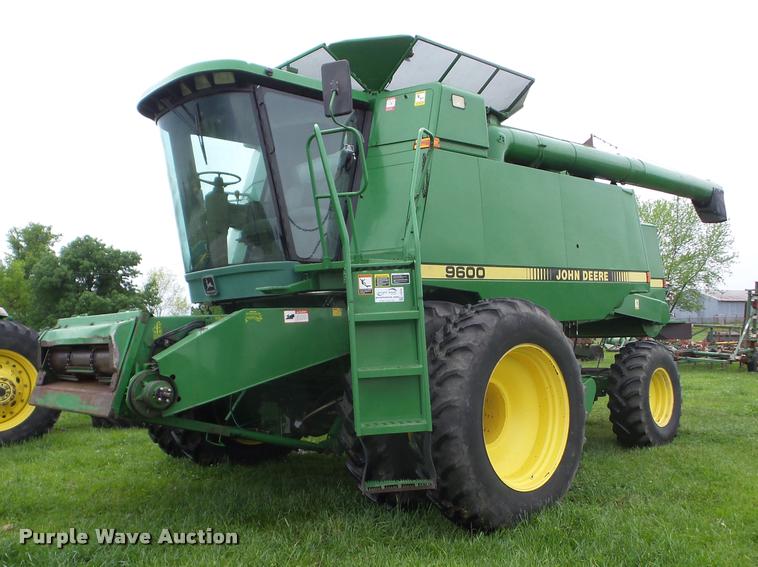 image for item J8638 1990 John Deere 9600 combine