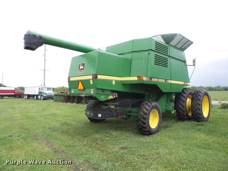 image for item J8638 1990 John Deere 9600 combine