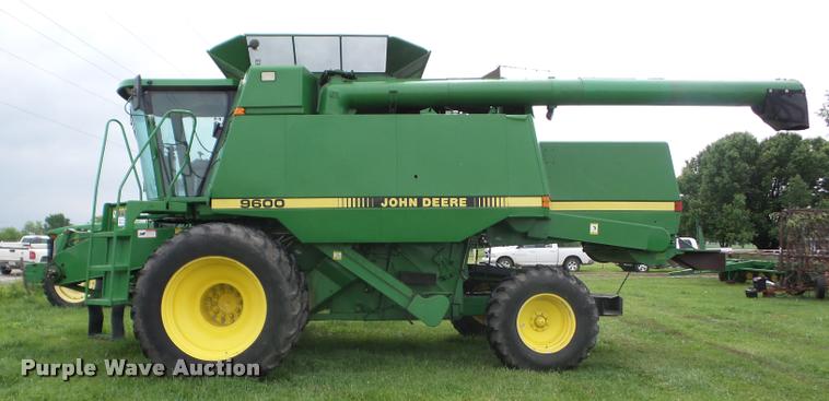 image for item J8638 1990 John Deere 9600 combine