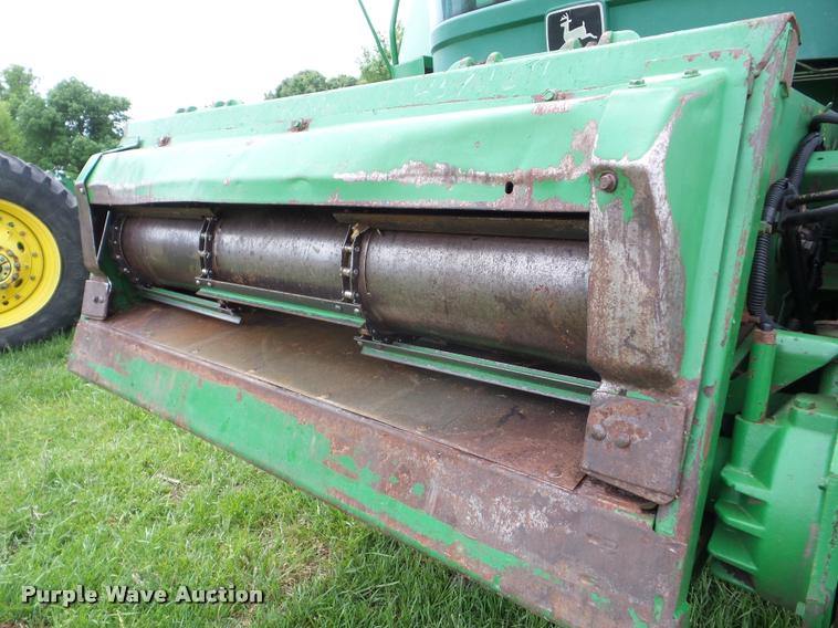 image for item J8638 1990 John Deere 9600 combine