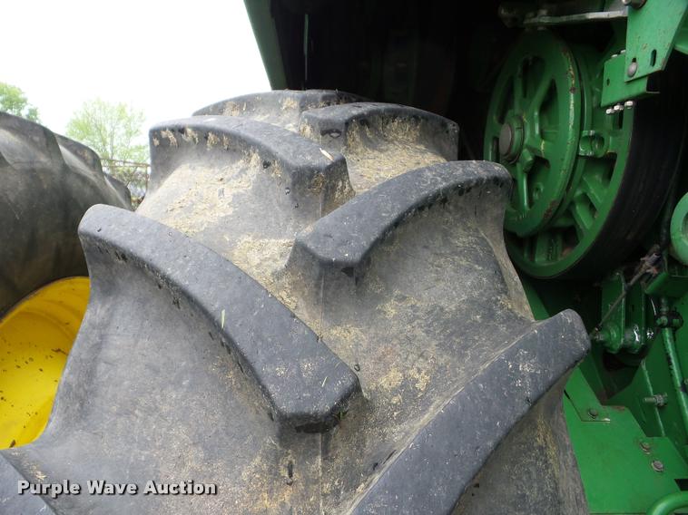 image for item J8638 1990 John Deere 9600 combine