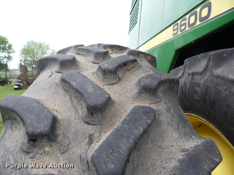 image for item J8638 1990 John Deere 9600 combine