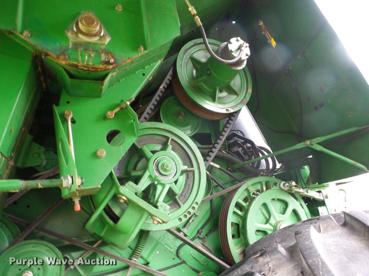 image for item J8638 1990 John Deere 9600 combine