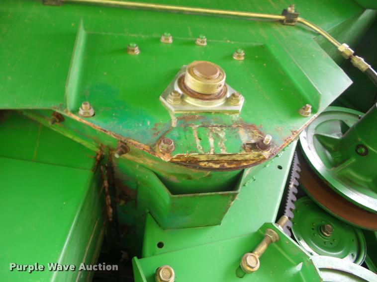 image for item J8638 1990 John Deere 9600 combine