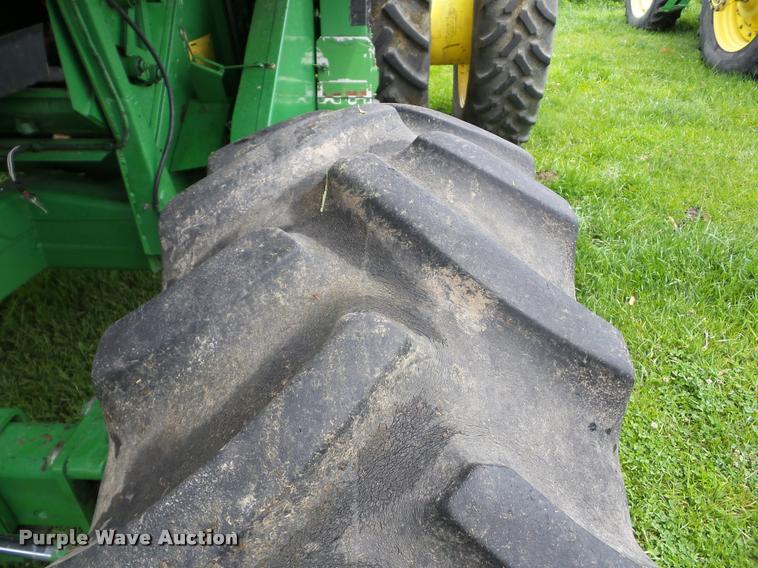 image for item J8638 1990 John Deere 9600 combine