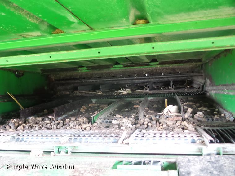 image for item J8638 1990 John Deere 9600 combine