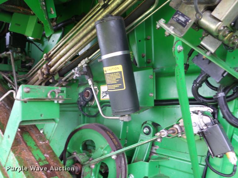 image for item J8638 1990 John Deere 9600 combine