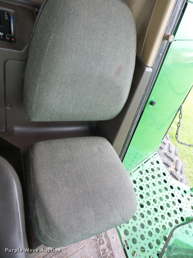 image for item J8638 1990 John Deere 9600 combine