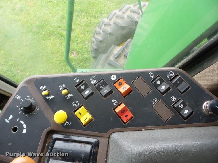 image for item J8638 1990 John Deere 9600 combine